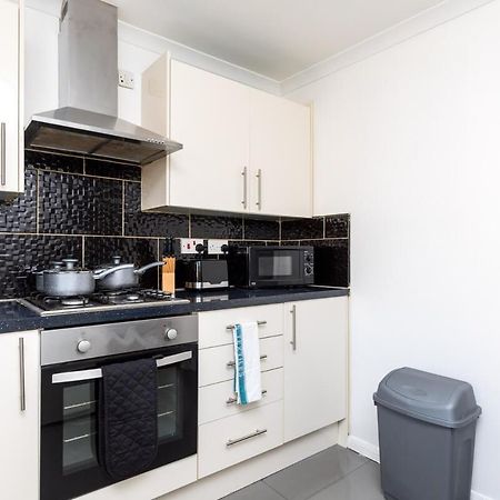 Villa 19A The Broadwalk - Cozy 1Br In The Heart Of Crawley Near Gatwick Airport Great For Contractors And Flight Crew Students Exterior foto
