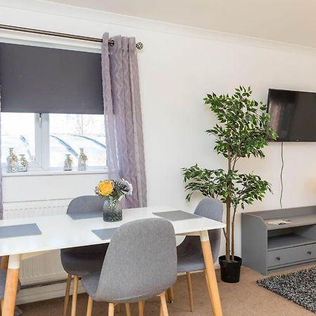 Villa 19A The Broadwalk - Cozy 1Br In The Heart Of Crawley Near Gatwick Airport Great For Contractors And Flight Crew Students Exterior foto